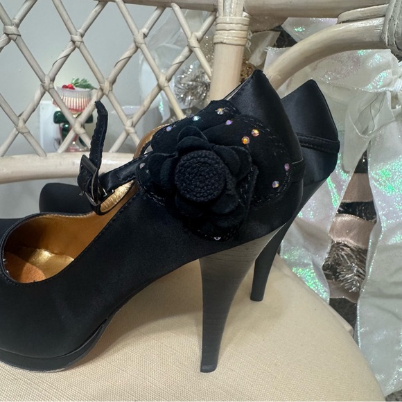 Elegant Black Women's Heels - Picture 3 of 6